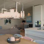 Bluepearl, Charlotte