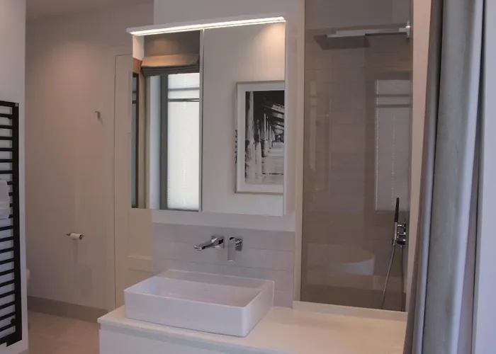 דירה Bluepearl, Charlotte בינץ