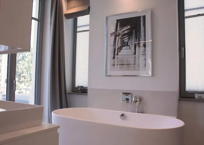 Bluepearl, Charlotte דירה בינץ