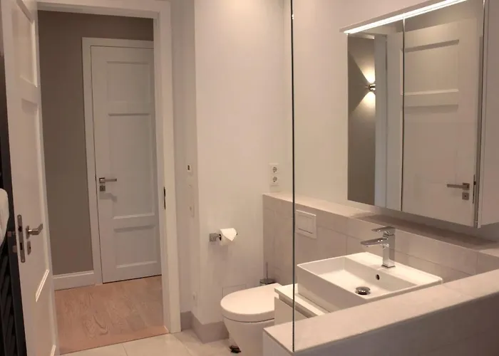 Bluepearl, Charlotte דירה בינץ