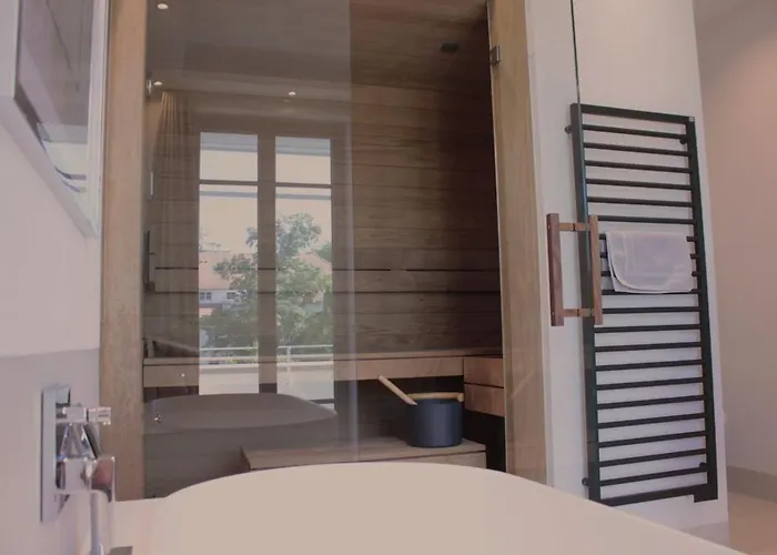 Bluepearl, Charlotte דירה בינץ